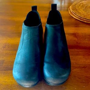 Dansko Frankie clog booties. US women’s 9. EU size 40. Black oiled leather.